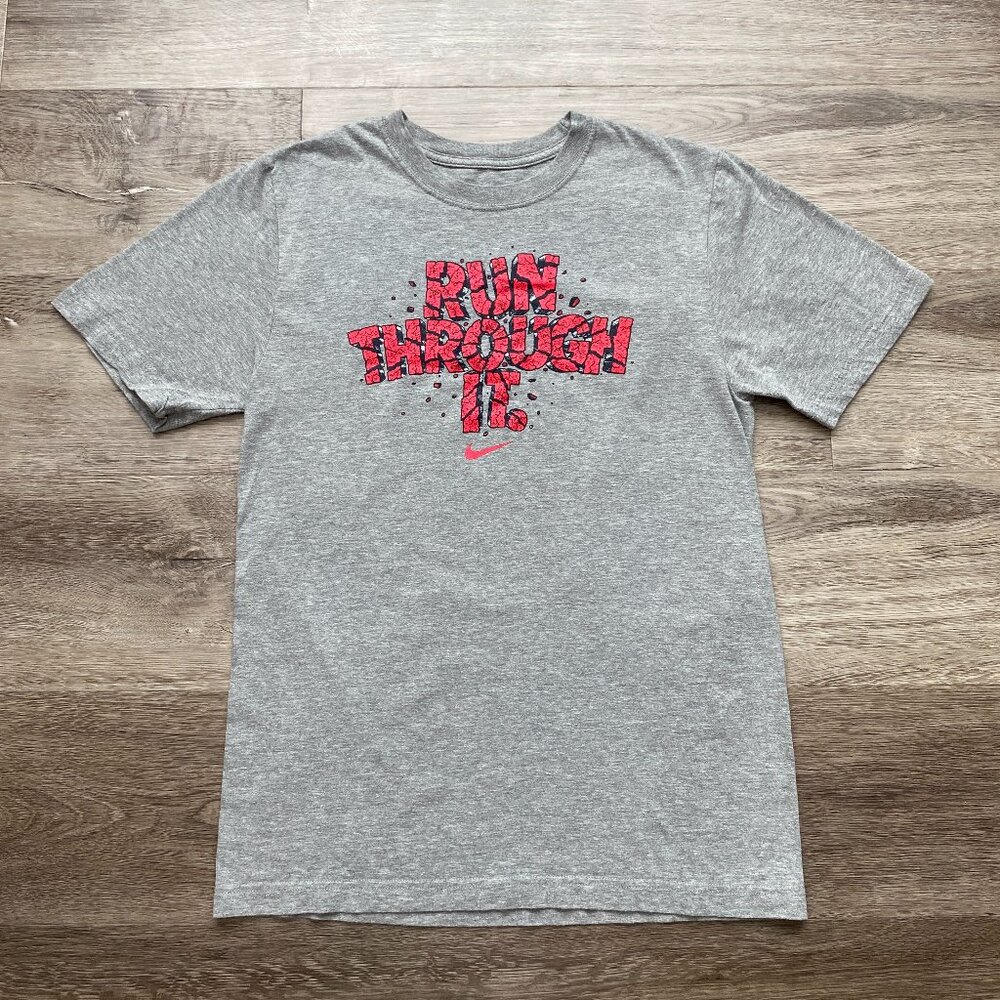 Nike "RUN THROUGH IT" Breaking Bricks Graphic Running T-Shirt Size Small